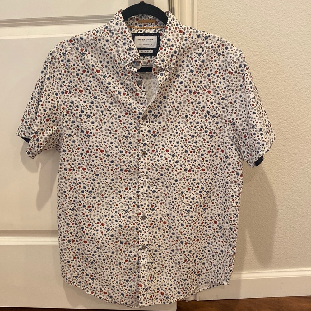 Denim and Flower Men’s dress shirt, size Medium, flower pattern